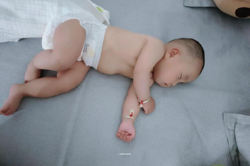 牡丹江三个月宝宝抬头不稳